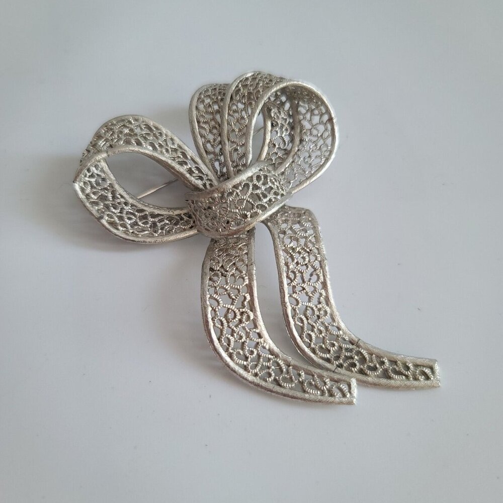 Judy Lee silver tone bow filigree brooch pin 3D layered, Retro 1960s 70s 80s